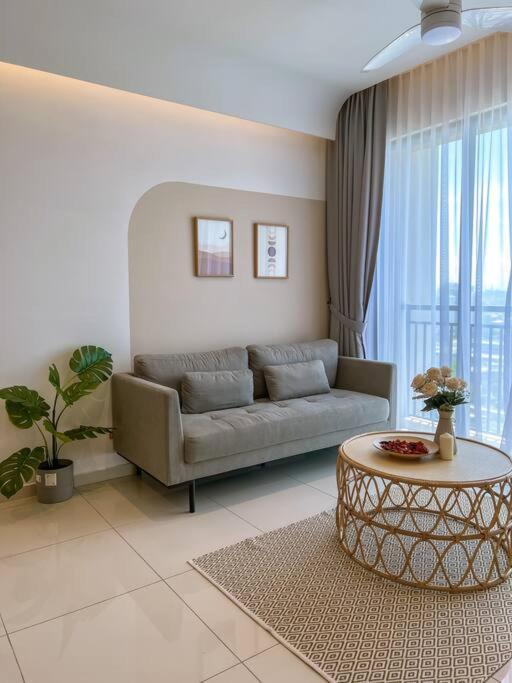 Kenwingston Skyloft Doorsteps To Brt Subang Usj Apartment *